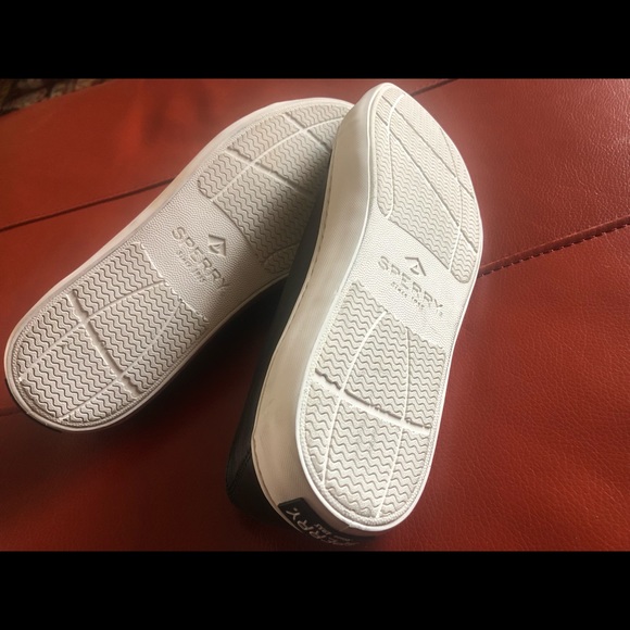Brand New NWOT Sperry leather boat sneakers. - Picture 3 of 3